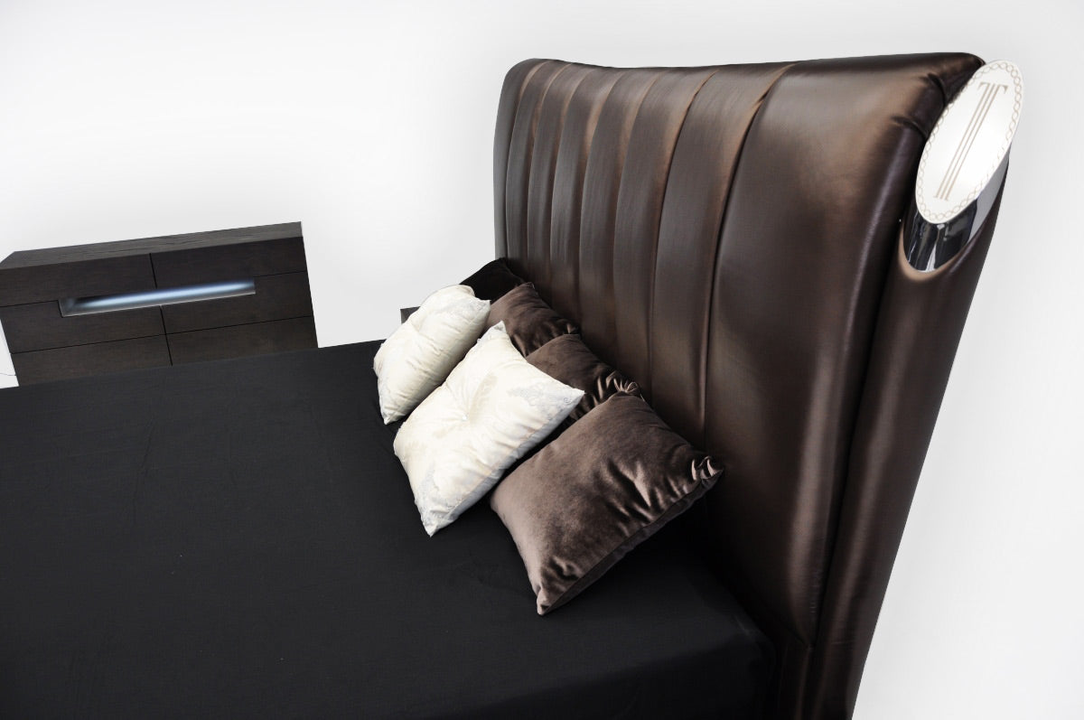Temptation Caesar Italian Classical Design Leather Platform King Bed