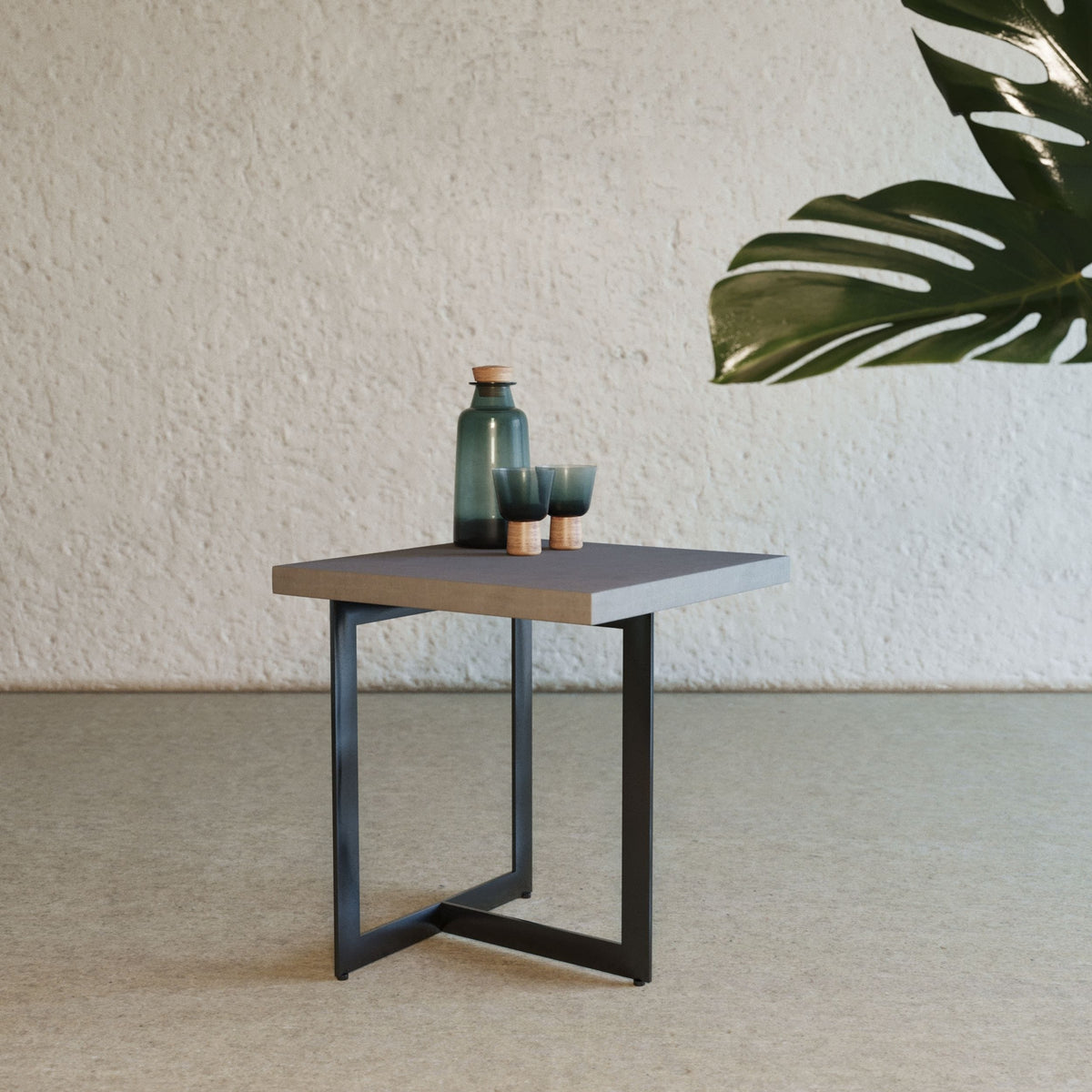 Mielcasa | Grey Modrest Sharon Modern Concrete & Black Metal End Table | SKU VGLBOWEN-LT45-01 | MPN: 76140 | Free Delivery & Free Return