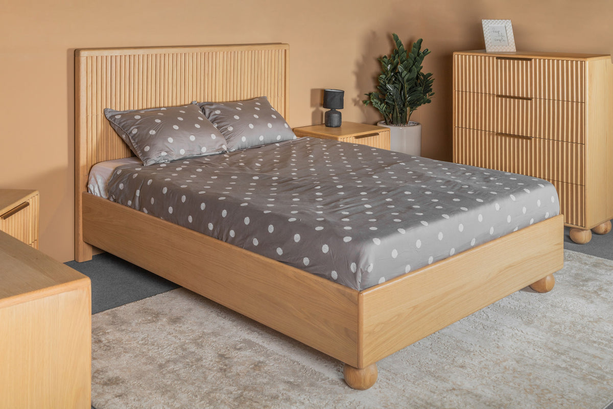 Eastern King Modrest Winters Modern Natural Oak Bedroom Set
